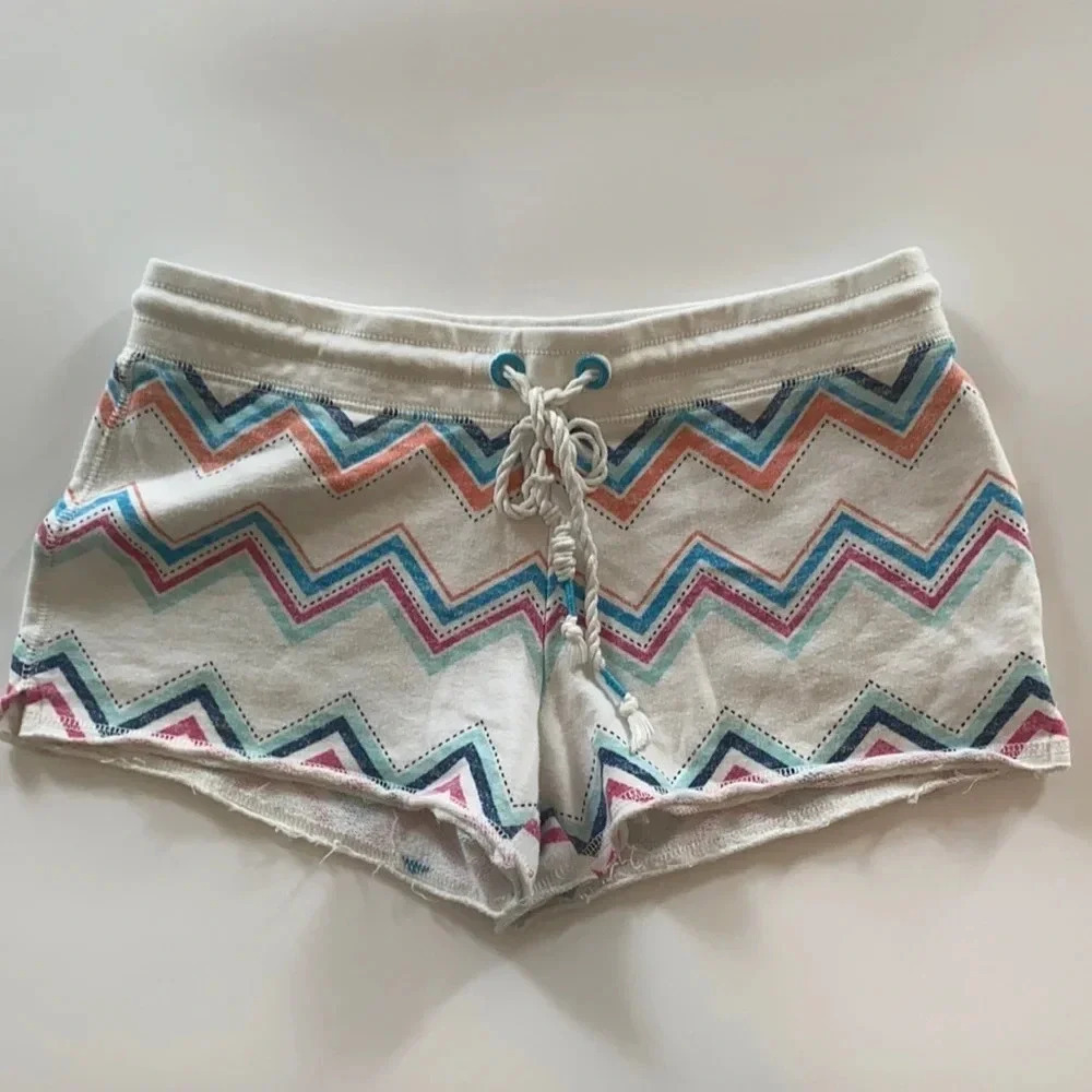 AéRopostale patterned cream shorts size small